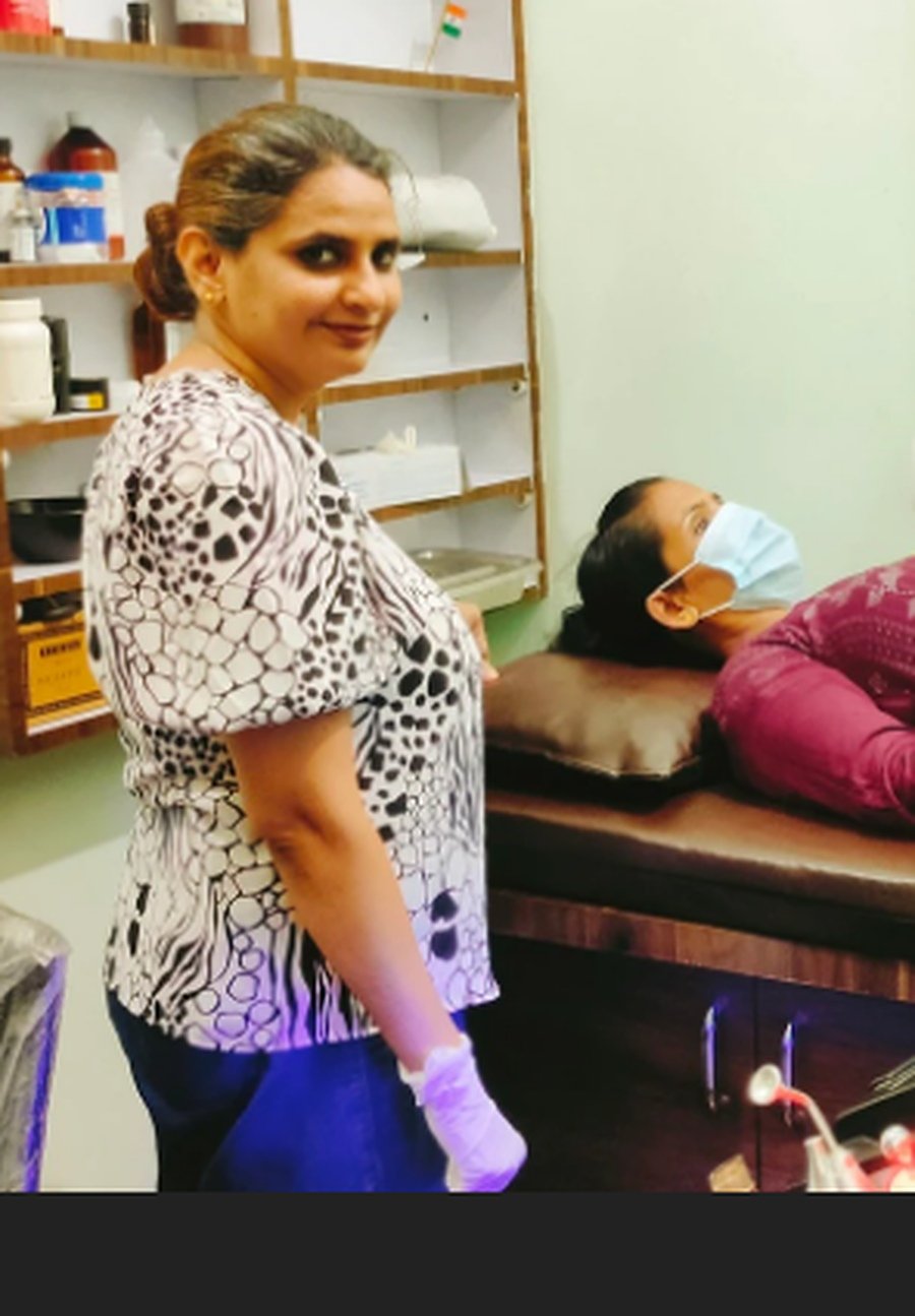 Dr. Rashmi Saini, Cosmetologist